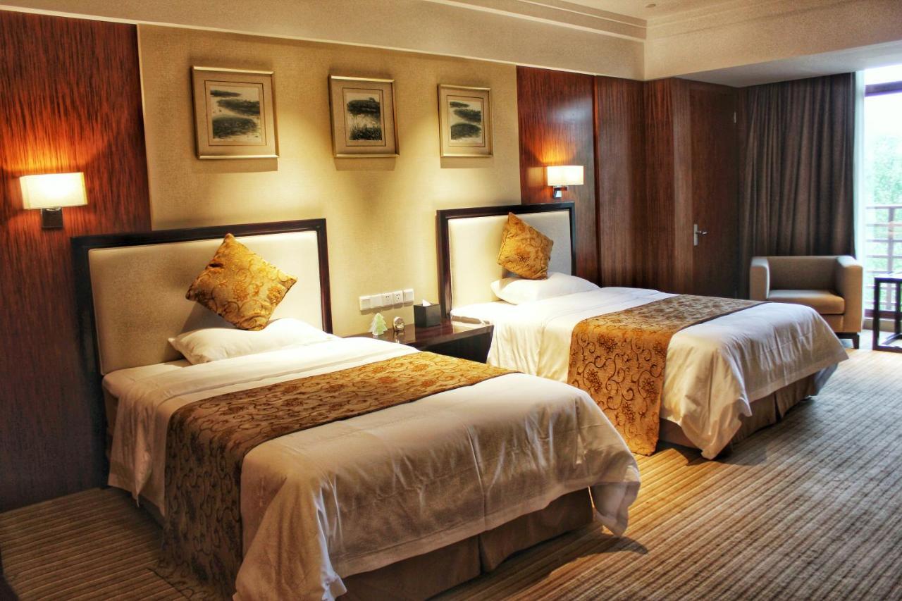 Jinling Riverside Hotel Нанкин Екстериор снимка