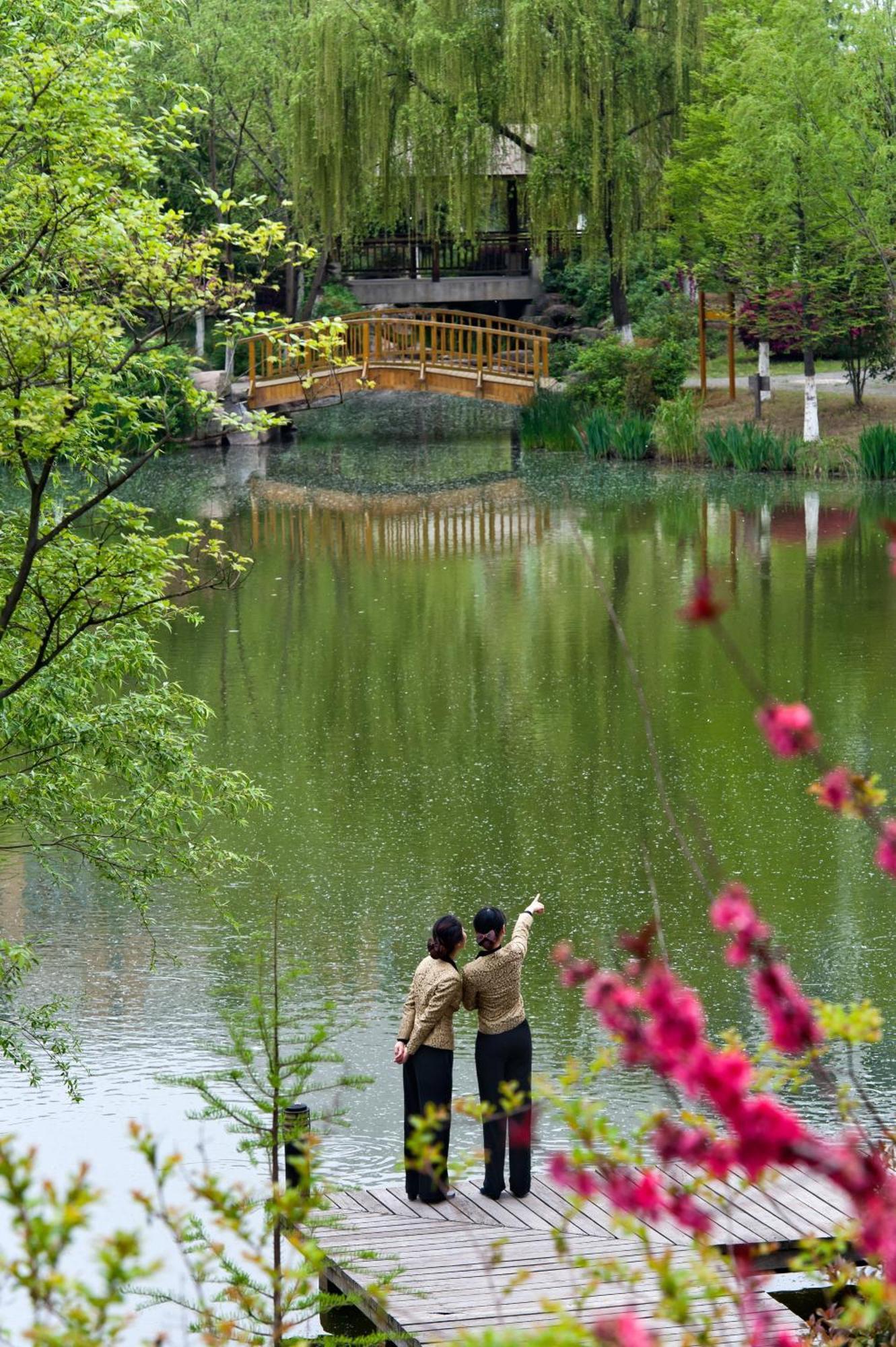 Jinling Riverside Hotel Нанкин Екстериор снимка